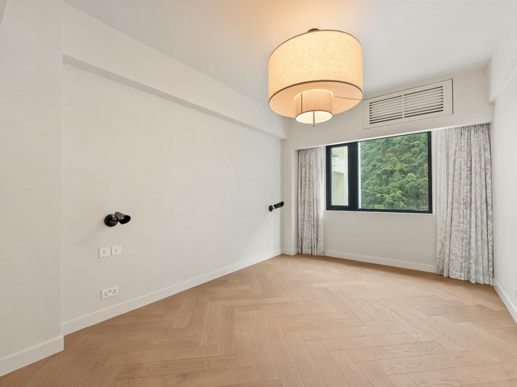https://img.propertyraptor.com/cdn-cgi/imagedelivery/KD5bF_AFL0JDTbKLWF7z9g/ap8/ap8_001/hornet/prp/img/913b5b9cbc69859b160bbbcce8bb3808.jpg/public