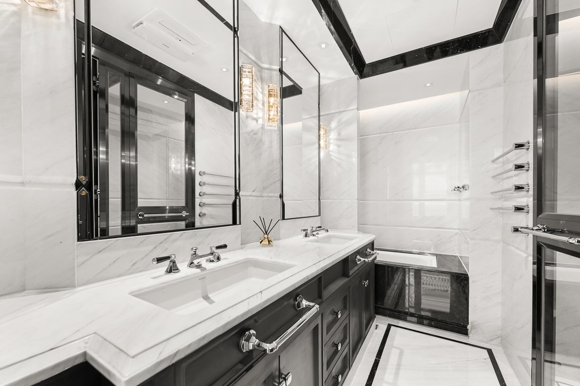 https://img.propertyraptor.com/cdn-cgi/imagedelivery/KD5bF_AFL0JDTbKLWF7z9g/ap8/ap8_001/hornet/prp/img/914168a509beecbc287d12353c28986f-wtm.jpg/public