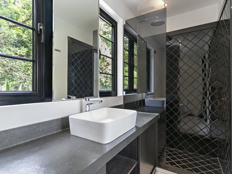 https://img.propertyraptor.com/cdn-cgi/imagedelivery/KD5bF_AFL0JDTbKLWF7z9g/ap8/ap8_001/hornet/prp/img/9149bb3cfed9d628d2d92cb3b400776b.jpg/public