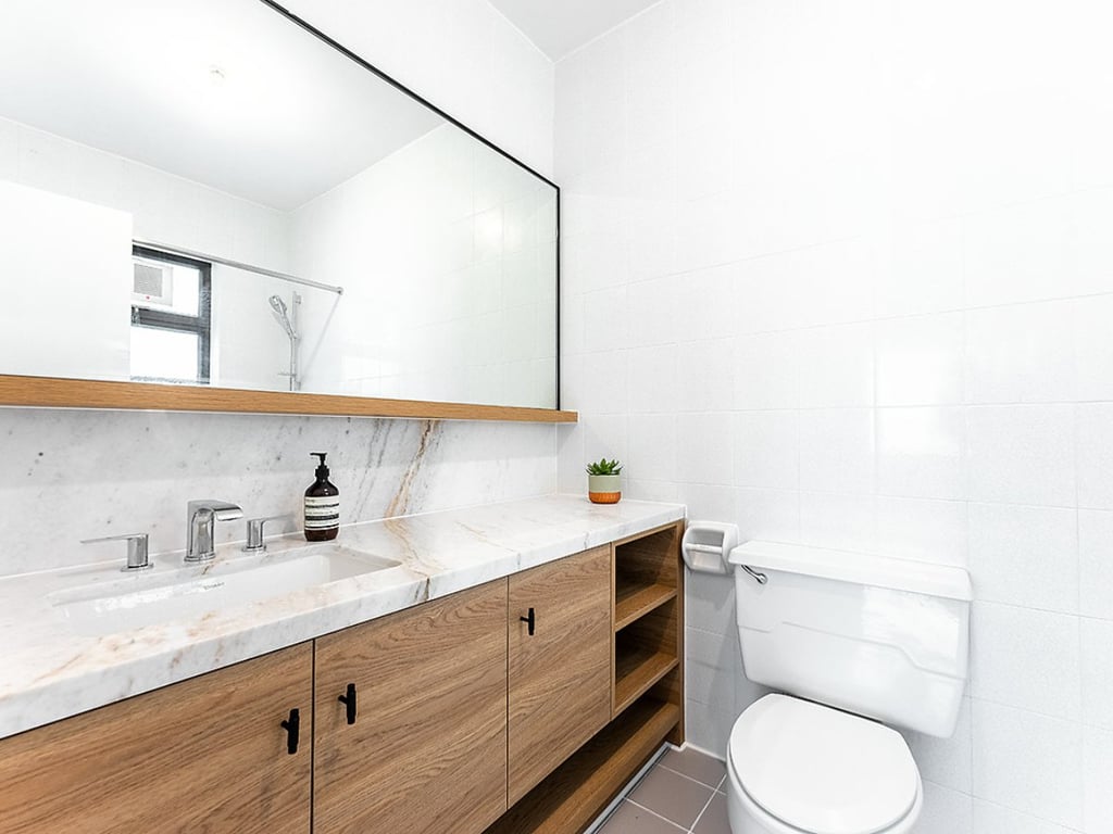 https://img.propertyraptor.com/cdn-cgi/imagedelivery/KD5bF_AFL0JDTbKLWF7z9g/ap8/ap8_001/hornet/prp/img/9151dc48d5f736f752aae8644c2a2396.jpg/public
