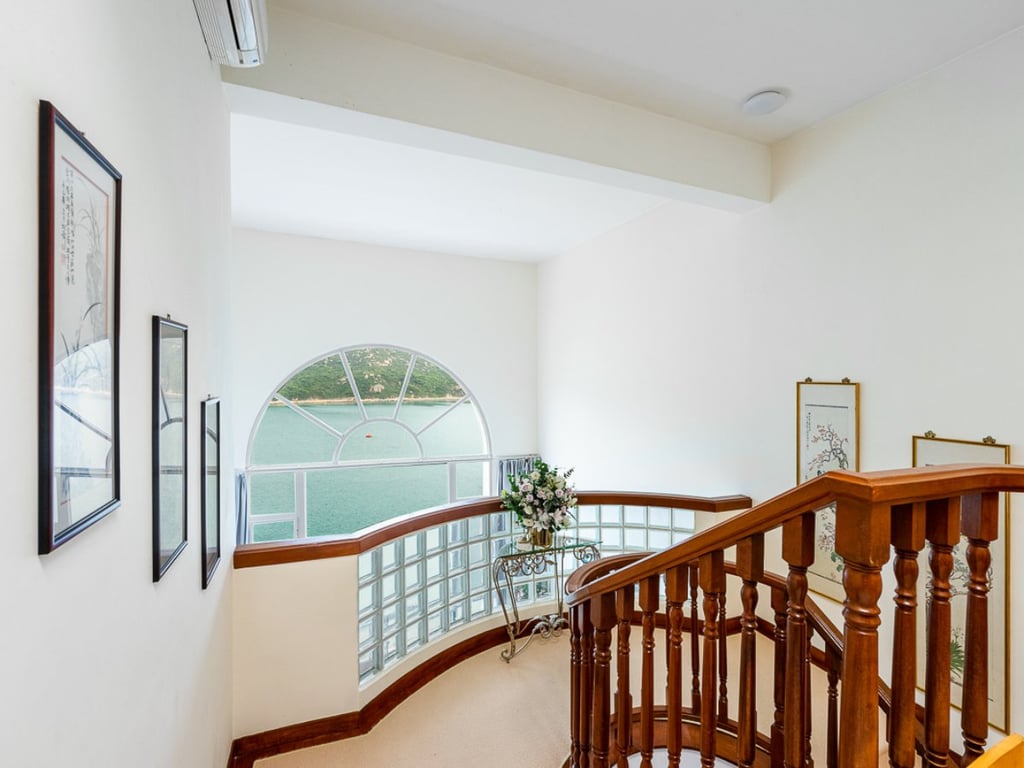 https://img.propertyraptor.com/cdn-cgi/imagedelivery/KD5bF_AFL0JDTbKLWF7z9g/ap8/ap8_001/hornet/prp/img/9151eae69e8ac4de3bb73d051e701694.jpg/public
