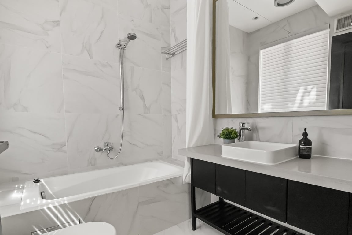 https://img.propertyraptor.com/cdn-cgi/imagedelivery/KD5bF_AFL0JDTbKLWF7z9g/ap8/ap8_001/hornet/prp/img/9174d8489e3923eb6e5b8341ba133402-wtm.jpg/public