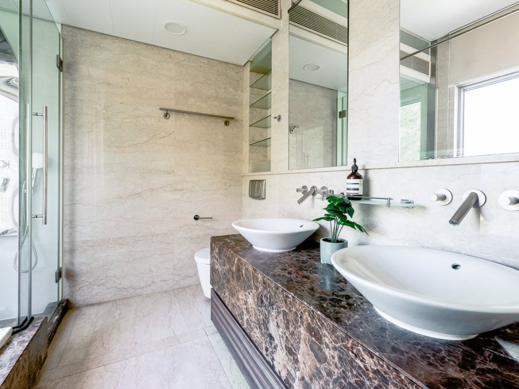 https://img.propertyraptor.com/cdn-cgi/imagedelivery/KD5bF_AFL0JDTbKLWF7z9g/ap8/ap8_001/hornet/prp/img/918ab864db506e04d1a408097fa3bf32.jpg/public
