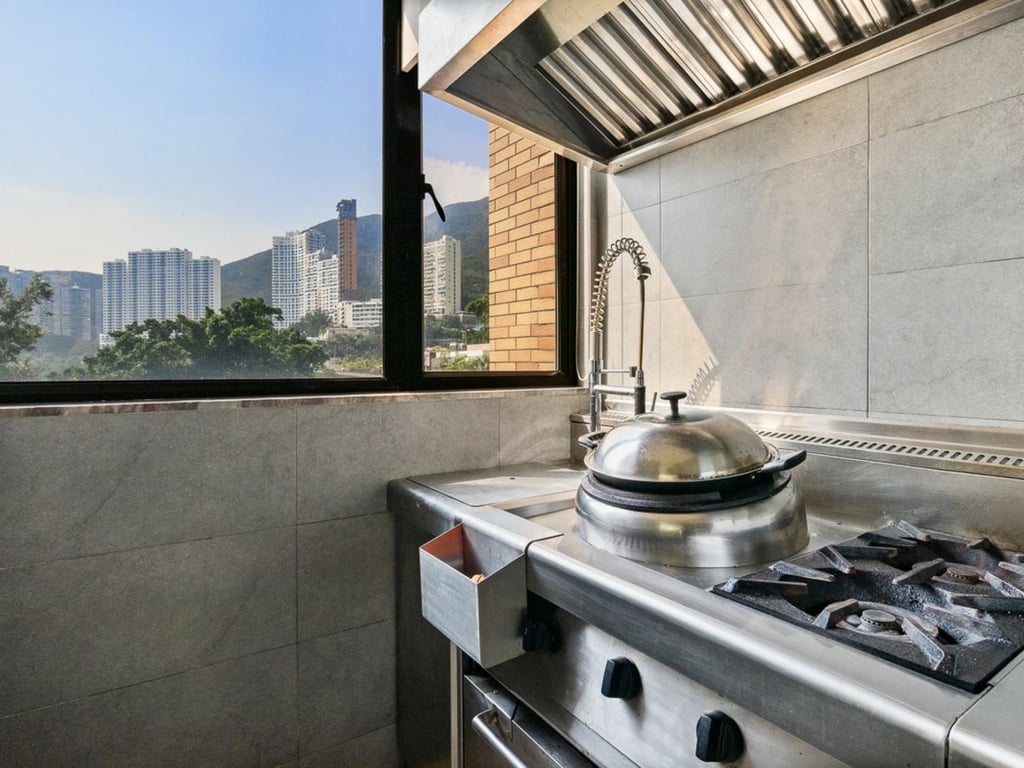 https://img.propertyraptor.com/cdn-cgi/imagedelivery/KD5bF_AFL0JDTbKLWF7z9g/ap8/ap8_001/hornet/prp/img/91a7a18c1fd03dfb867a68bdc86750aa.jpg/public