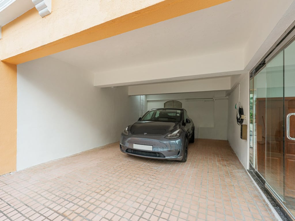 https://img.propertyraptor.com/cdn-cgi/imagedelivery/KD5bF_AFL0JDTbKLWF7z9g/ap8/ap8_001/hornet/prp/img/91c300ddc49977811893ef3b7d4d154c.jpg/public