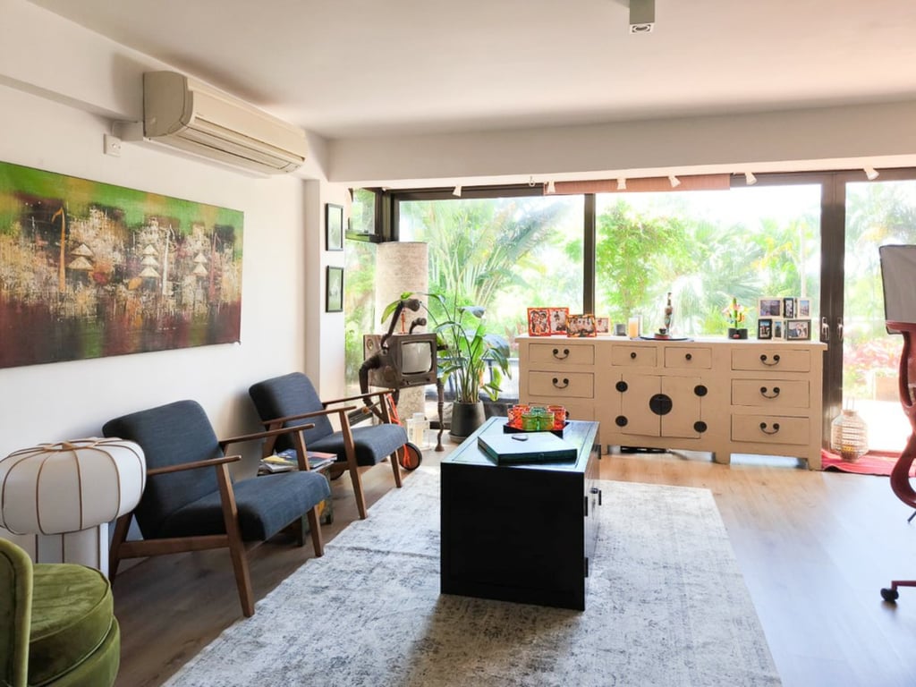 https://img.propertyraptor.com/cdn-cgi/imagedelivery/KD5bF_AFL0JDTbKLWF7z9g/ap8/ap8_001/hornet/prp/img/91d4b0f81909d370cae84592b2ca8710.jpg/public