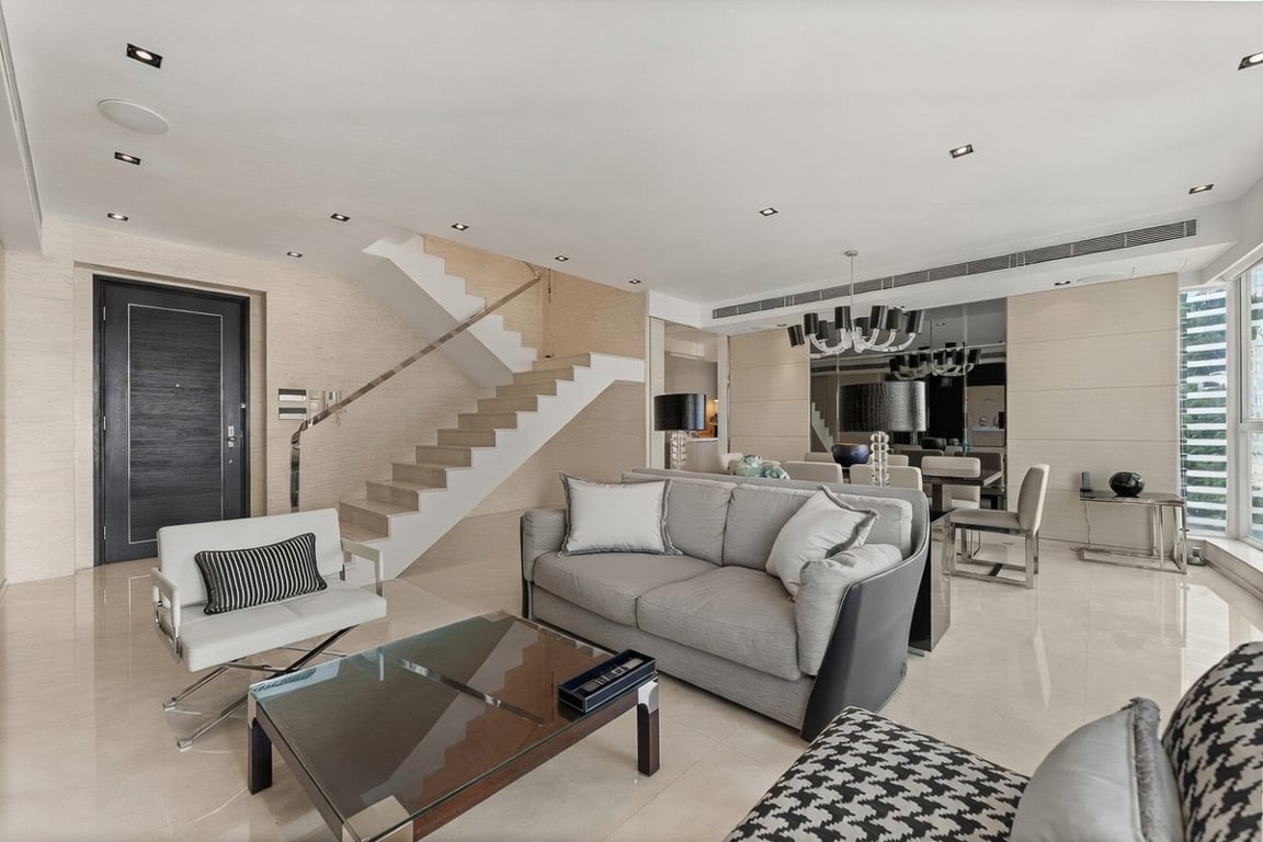 https://img.propertyraptor.com/cdn-cgi/imagedelivery/KD5bF_AFL0JDTbKLWF7z9g/ap8/ap8_001/hornet/prp/img/91d9fc9b7f828516934bc5346caa4b2a-wtm.jpg/public