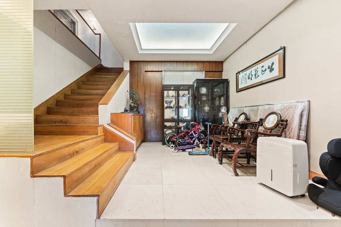 https://img.propertyraptor.com/cdn-cgi/imagedelivery/KD5bF_AFL0JDTbKLWF7z9g/ap8/ap8_001/hornet/prp/img/91ea848b698eb6c793527abd37b472be-wtm.jpg/public
