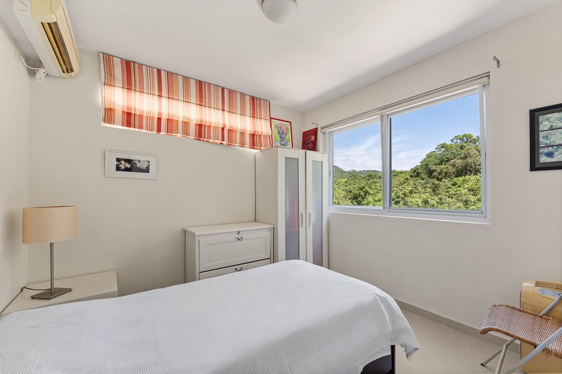 https://img.propertyraptor.com/cdn-cgi/imagedelivery/KD5bF_AFL0JDTbKLWF7z9g/ap8/ap8_001/hornet/prp/img/91f934eb82288406c7081696c4baa089-wtm.jpg/public
