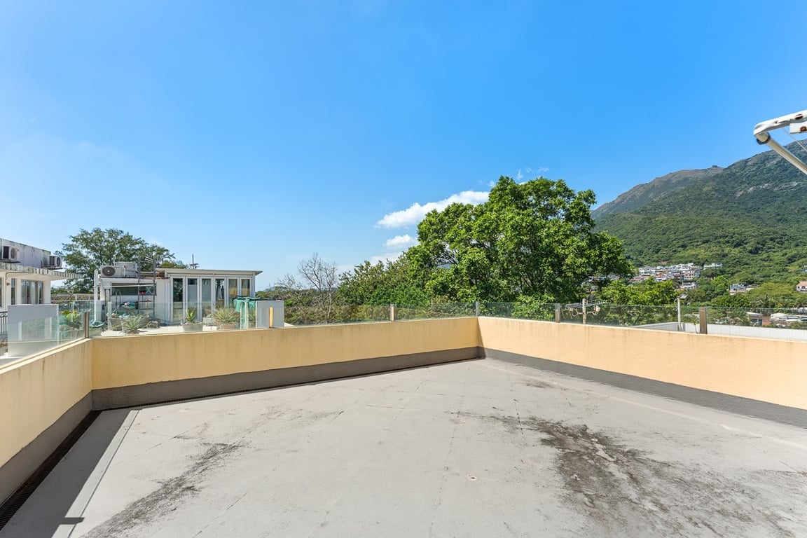 https://img.propertyraptor.com/cdn-cgi/imagedelivery/KD5bF_AFL0JDTbKLWF7z9g/ap8/ap8_001/hornet/prp/img/9245cdd7d322e839200a07aeec0bb934-wtm.jpg/public