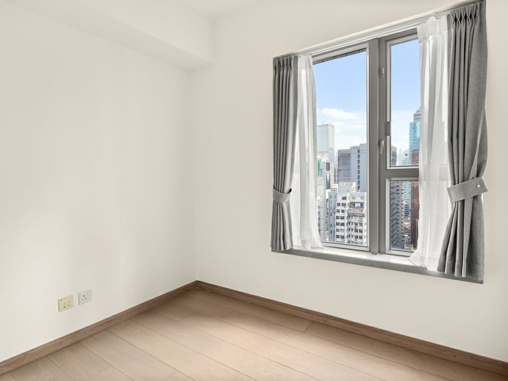 https://img.propertyraptor.com/cdn-cgi/imagedelivery/KD5bF_AFL0JDTbKLWF7z9g/ap8/ap8_001/hornet/prp/img/92746cd0be49f5190f5058d07b81e046-wtm.jpg/public