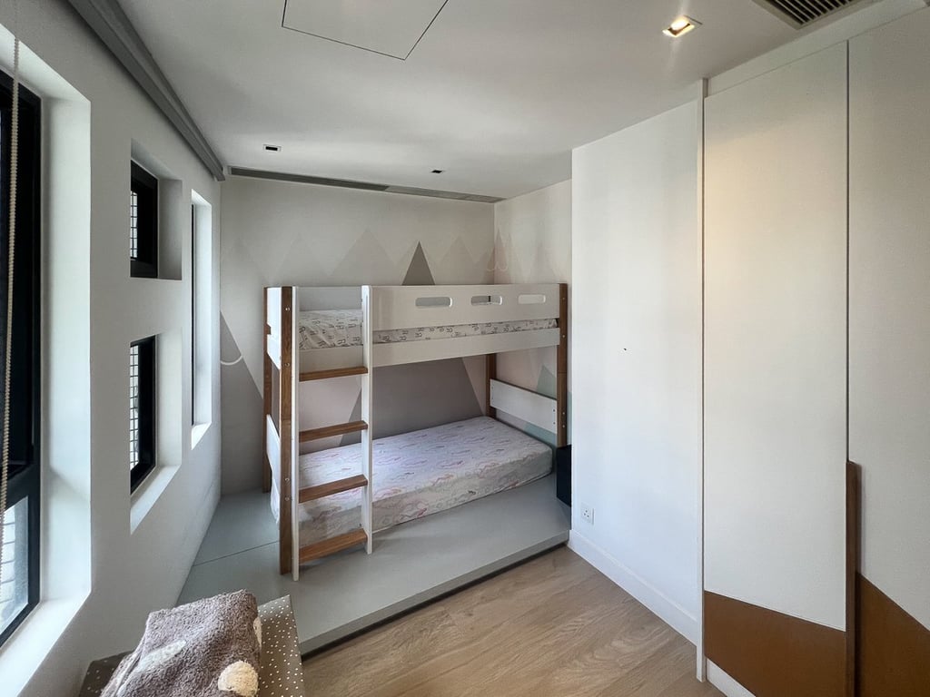 https://img.propertyraptor.com/cdn-cgi/imagedelivery/KD5bF_AFL0JDTbKLWF7z9g/ap8/ap8_001/hornet/prp/img/92dd82b8fd0619be20af13bf489c47c5-wtm.jpg/public