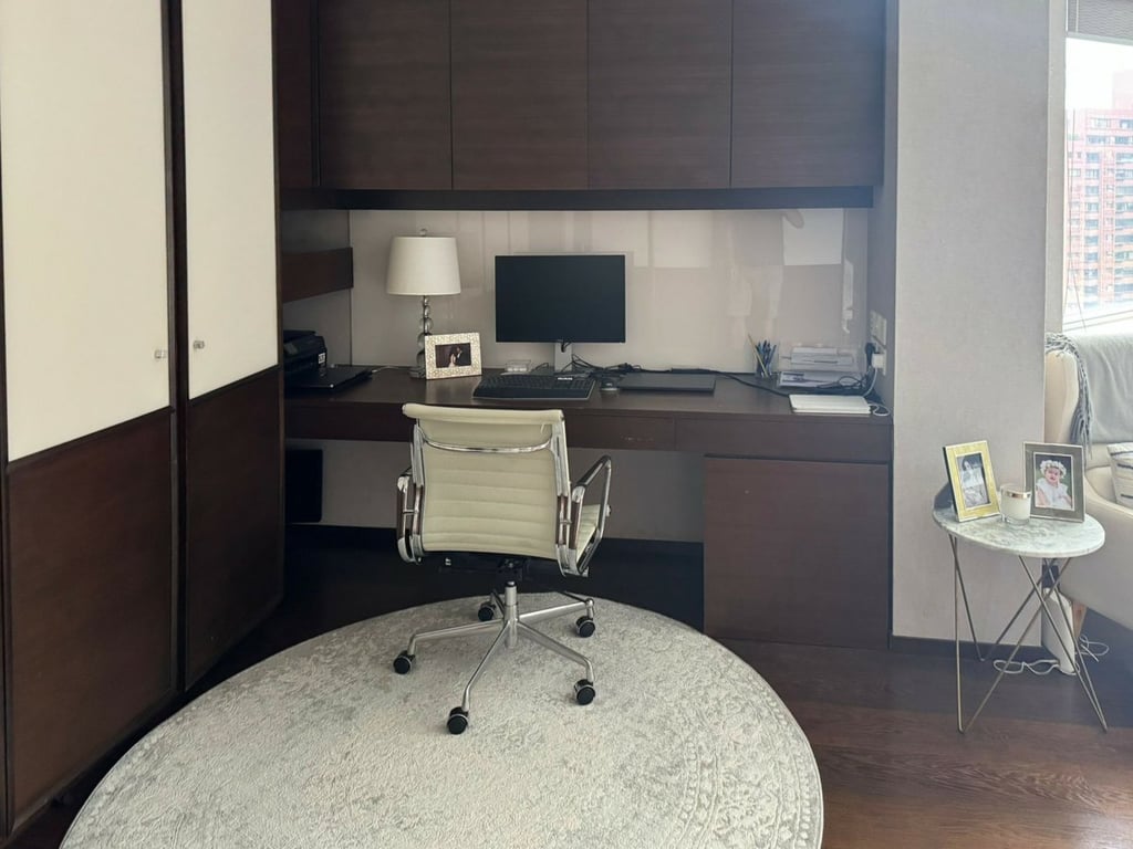 https://img.propertyraptor.com/cdn-cgi/imagedelivery/KD5bF_AFL0JDTbKLWF7z9g/ap8/ap8_001/hornet/prp/img/92f4267abc764053b1d6ed49d4e24ee2.jpg/public