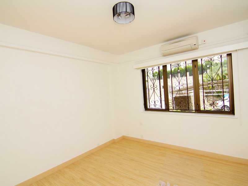 https://img.propertyraptor.com/cdn-cgi/imagedelivery/KD5bF_AFL0JDTbKLWF7z9g/ap8/ap8_001/hornet/prp/img/930b59d02273f9b0619e46634c6231ef.jpg/public