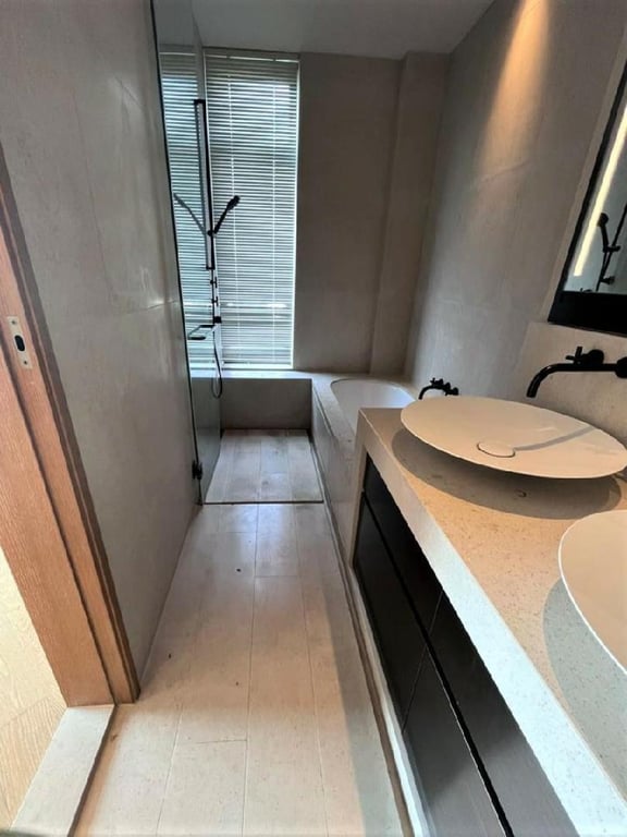 https://img.propertyraptor.com/cdn-cgi/imagedelivery/KD5bF_AFL0JDTbKLWF7z9g/ap8/ap8_001/hornet/prp/img/9323c0843ec5981a9f04d0a7d4618db3.jpg/public