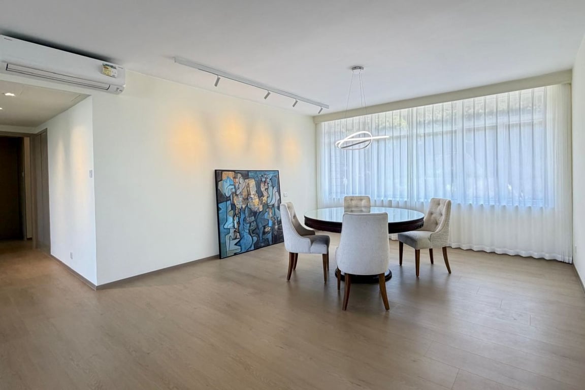 https://img.propertyraptor.com/cdn-cgi/imagedelivery/KD5bF_AFL0JDTbKLWF7z9g/ap8/ap8_001/hornet/prp/img/935223b58f479a7e6e91b576881a77a1-wtm.jpg/public