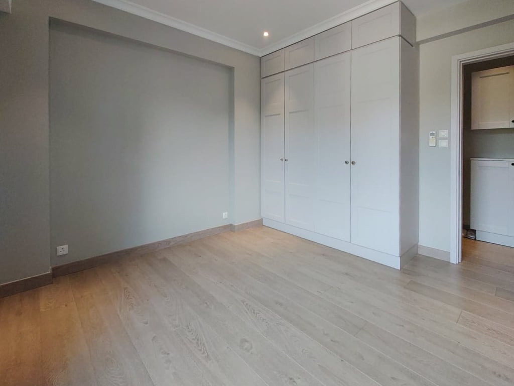 https://img.propertyraptor.com/cdn-cgi/imagedelivery/KD5bF_AFL0JDTbKLWF7z9g/ap8/ap8_001/hornet/prp/img/93554dde25a296adf392577e76e24b0f.jpg/public