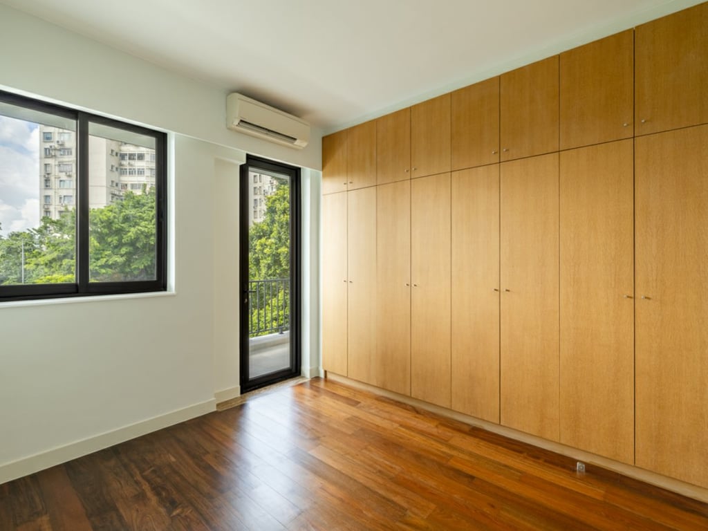 https://img.propertyraptor.com/cdn-cgi/imagedelivery/KD5bF_AFL0JDTbKLWF7z9g/ap8/ap8_001/hornet/prp/img/9363365a7f05a8b132f1d35ffa7b0a08.jpg/public