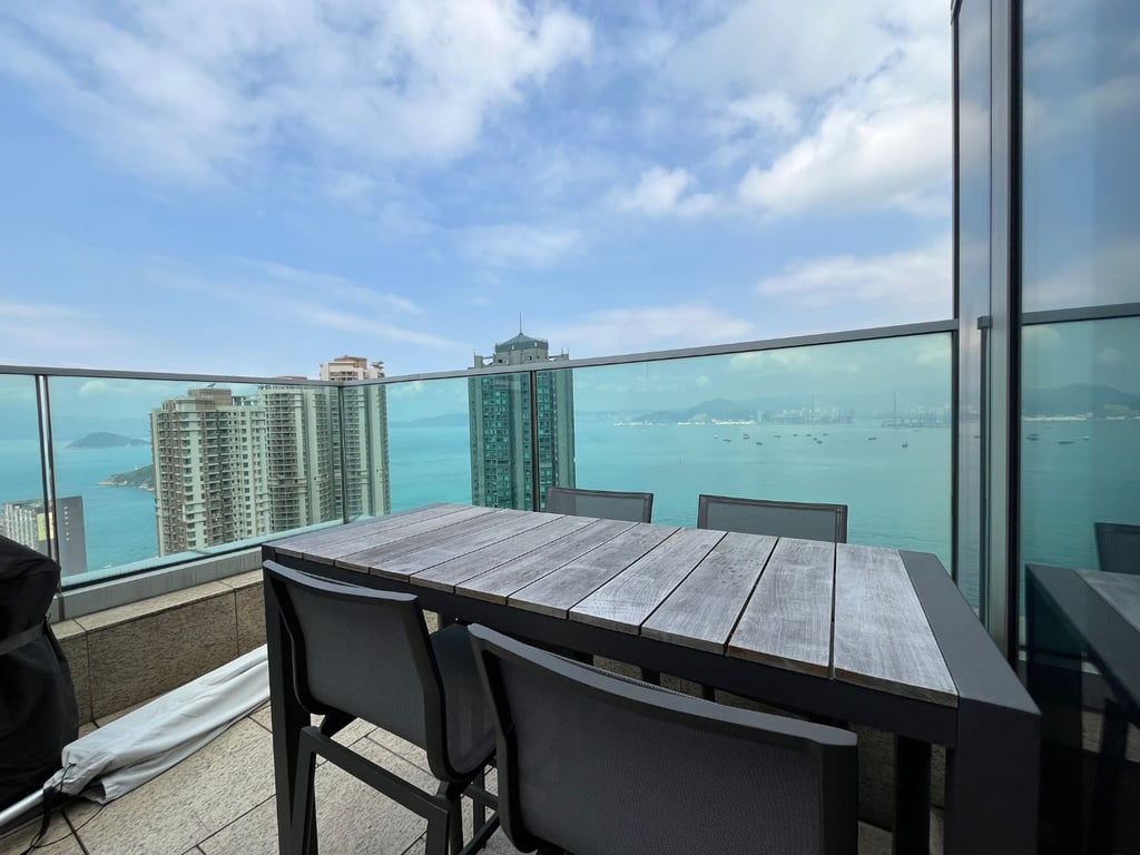 https://img.propertyraptor.com/cdn-cgi/imagedelivery/KD5bF_AFL0JDTbKLWF7z9g/ap8/ap8_001/hornet/prp/img/93995d0ba10d4c3c3d4b4bbda12ad3b6-wtm.jpg/public