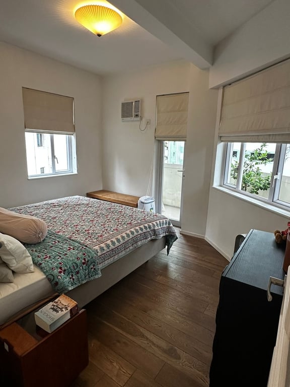 https://img.propertyraptor.com/cdn-cgi/imagedelivery/KD5bF_AFL0JDTbKLWF7z9g/ap8/ap8_001/hornet/prp/img/93b1ab35012b87159dddcd4974b982b1-wtm.jpg/public