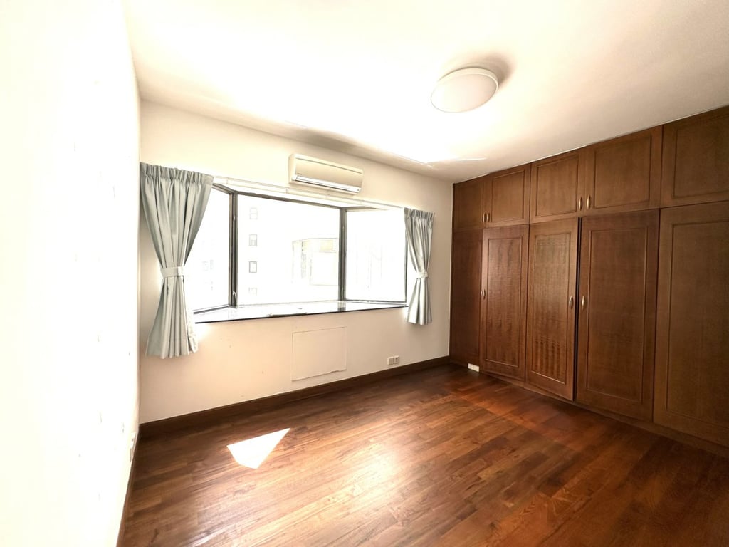 https://img.propertyraptor.com/cdn-cgi/imagedelivery/KD5bF_AFL0JDTbKLWF7z9g/ap8/ap8_001/hornet/prp/img/93cff91e053adef4e1d51ea88d31dd74.jpg/public