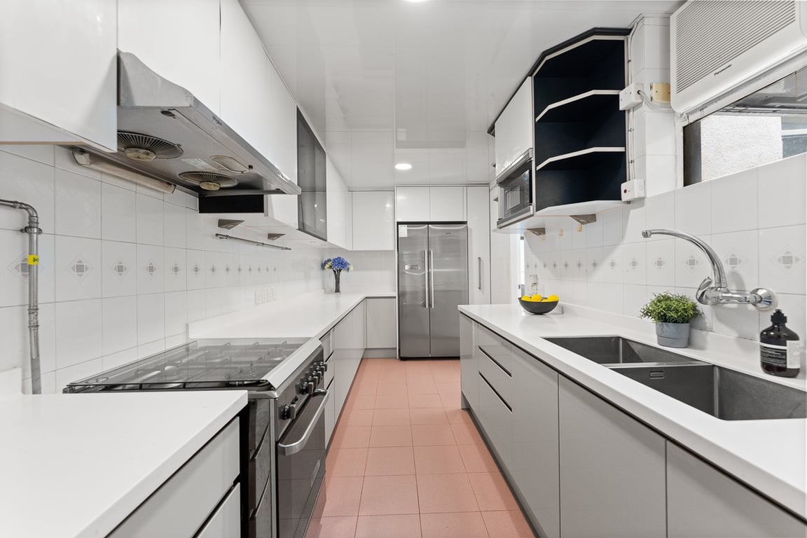 https://img.propertyraptor.com/cdn-cgi/imagedelivery/KD5bF_AFL0JDTbKLWF7z9g/ap8/ap8_001/hornet/prp/img/942ec4694db6da95118e2b1c28119394-wtm.jpg/public