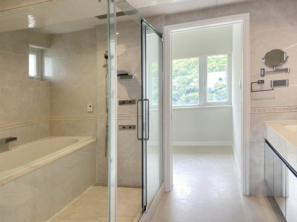 https://img.propertyraptor.com/cdn-cgi/imagedelivery/KD5bF_AFL0JDTbKLWF7z9g/ap8/ap8_001/hornet/prp/img/944d8b1536457922e1ddab6e6c699bec.jpg/public
