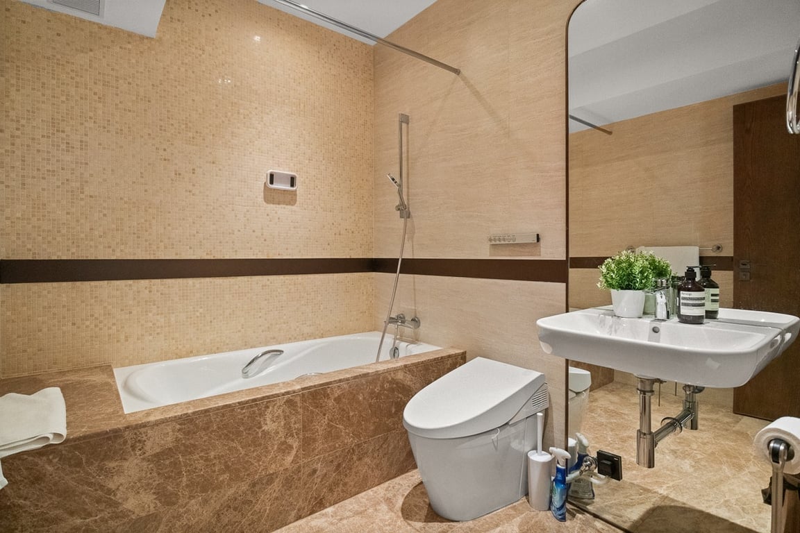https://img.propertyraptor.com/cdn-cgi/imagedelivery/KD5bF_AFL0JDTbKLWF7z9g/ap8/ap8_001/hornet/prp/img/94595689c95b4459590be9a47a53b9f6-wtm.jpg/public
