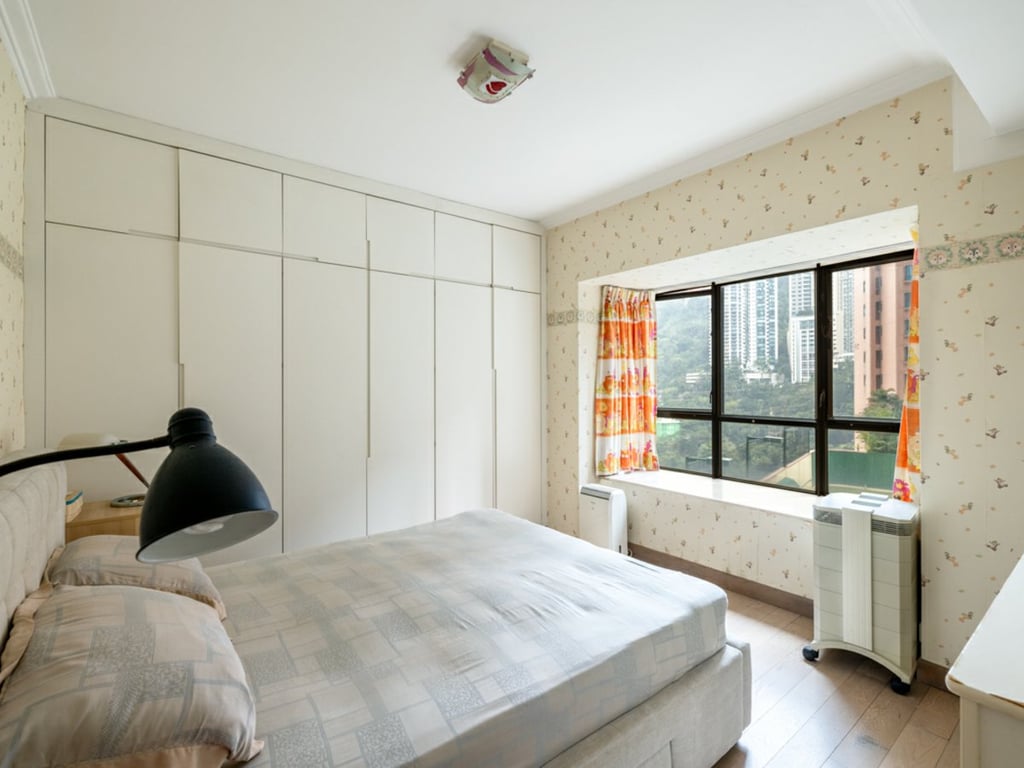 https://img.propertyraptor.com/cdn-cgi/imagedelivery/KD5bF_AFL0JDTbKLWF7z9g/ap8/ap8_001/hornet/prp/img/945fa5e9b610c48f23b0e2fc488061bf.jpg/public