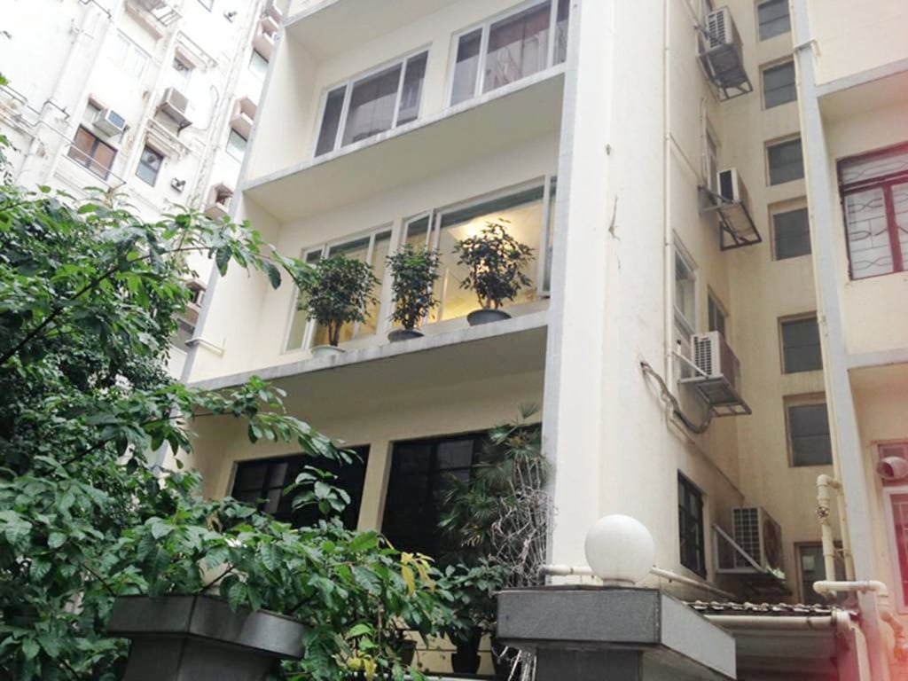 https://img.propertyraptor.com/cdn-cgi/imagedelivery/KD5bF_AFL0JDTbKLWF7z9g/ap8/ap8_001/hornet/prp/img/948713c78a99e7560eb808c631418550.jpg/public