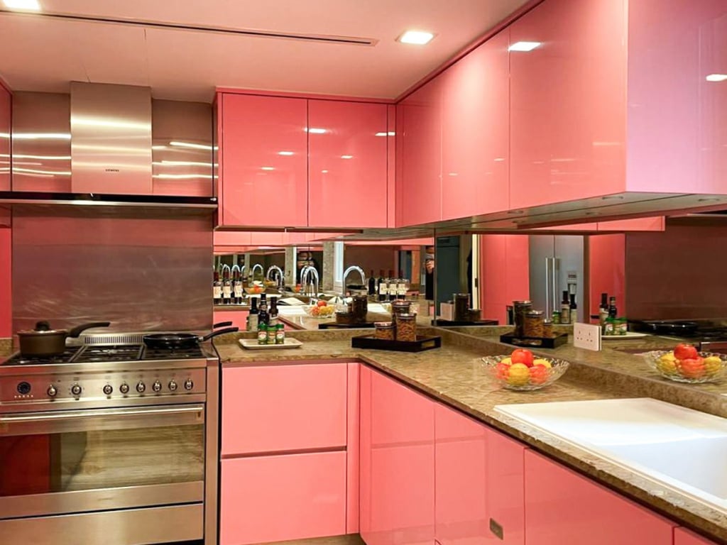 https://img.propertyraptor.com/cdn-cgi/imagedelivery/KD5bF_AFL0JDTbKLWF7z9g/ap8/ap8_001/hornet/prp/img/94bd0d13d58f2737cbf69d34af42896c.jpg/public