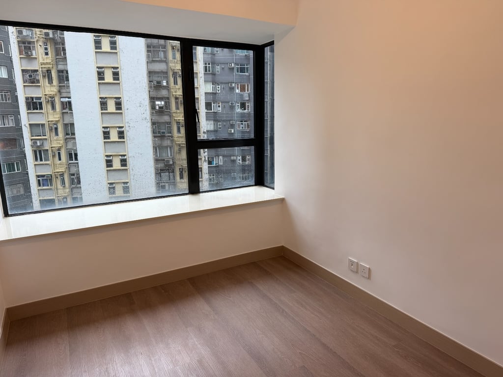 https://img.propertyraptor.com/cdn-cgi/imagedelivery/KD5bF_AFL0JDTbKLWF7z9g/ap8/ap8_001/hornet/prp/img/950aa39377cb9536aa291eef9294302f-wtm.jpg/public