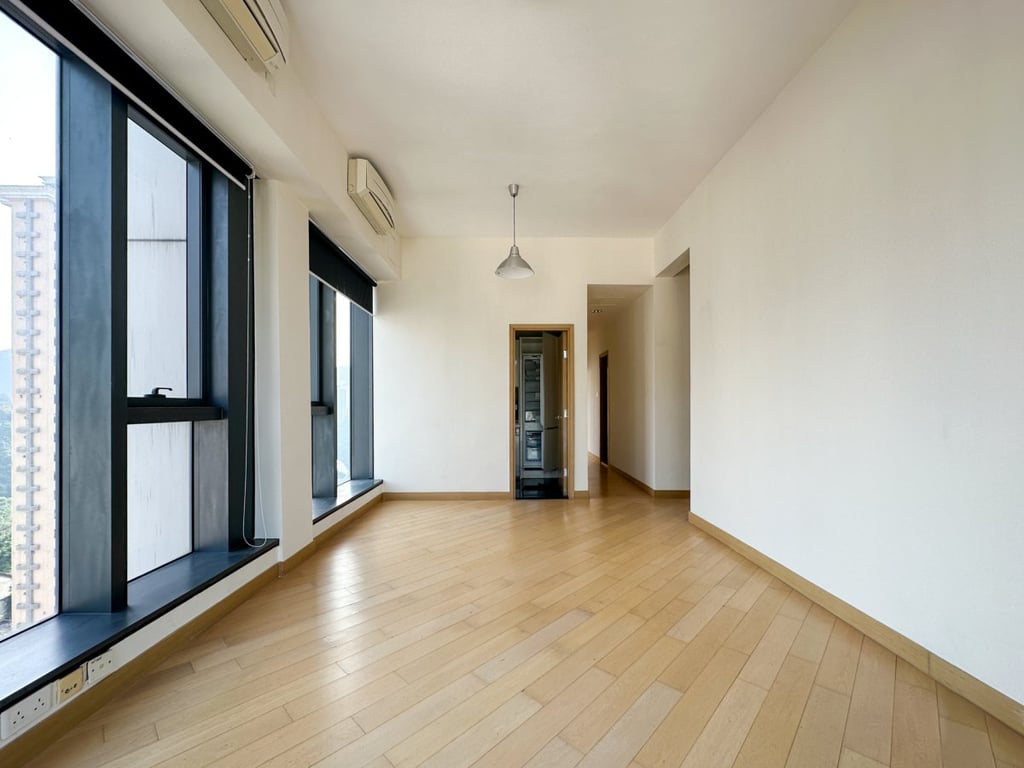 https://img.propertyraptor.com/cdn-cgi/imagedelivery/KD5bF_AFL0JDTbKLWF7z9g/ap8/ap8_001/hornet/prp/img/9583dee71aaccd47b44d59bd1f6640ad.jpg/public