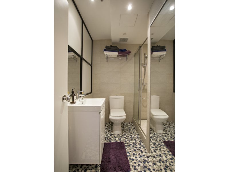 https://img.propertyraptor.com/cdn-cgi/imagedelivery/KD5bF_AFL0JDTbKLWF7z9g/ap8/ap8_001/hornet/prp/img/958c5218459e6c81bb31d60583fc9715.jpg/public