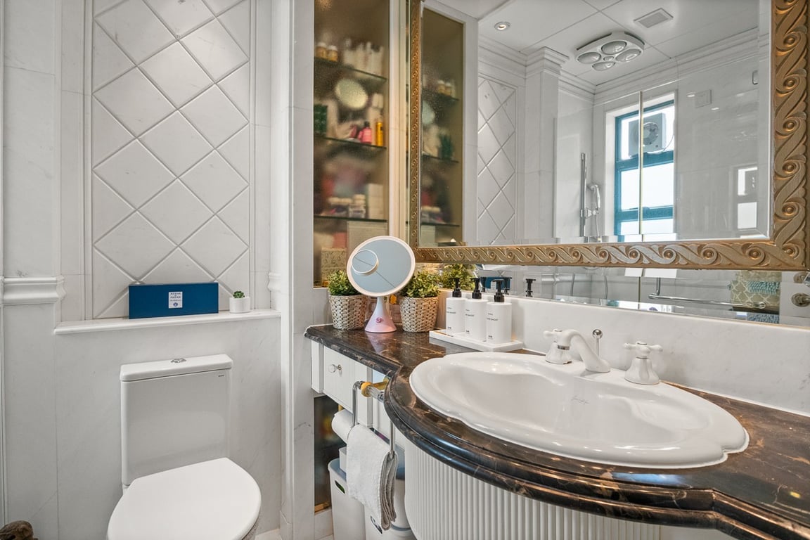 https://img.propertyraptor.com/cdn-cgi/imagedelivery/KD5bF_AFL0JDTbKLWF7z9g/ap8/ap8_001/hornet/prp/img/958c52ea7691cf0bcc33a44a22d9d4c9-wtm.jpg/public