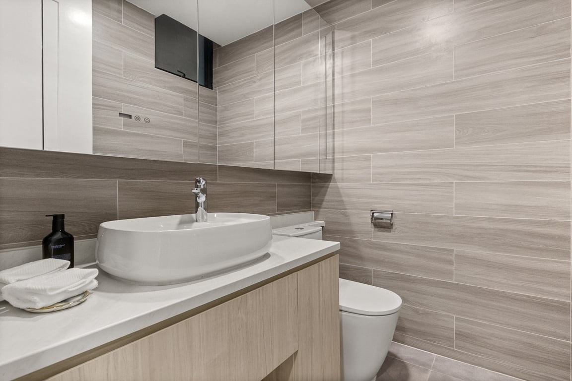 https://img.propertyraptor.com/cdn-cgi/imagedelivery/KD5bF_AFL0JDTbKLWF7z9g/ap8/ap8_001/hornet/prp/img/95af2390984bbf63b99f13c99e0a37b6-wtm.jpg/public