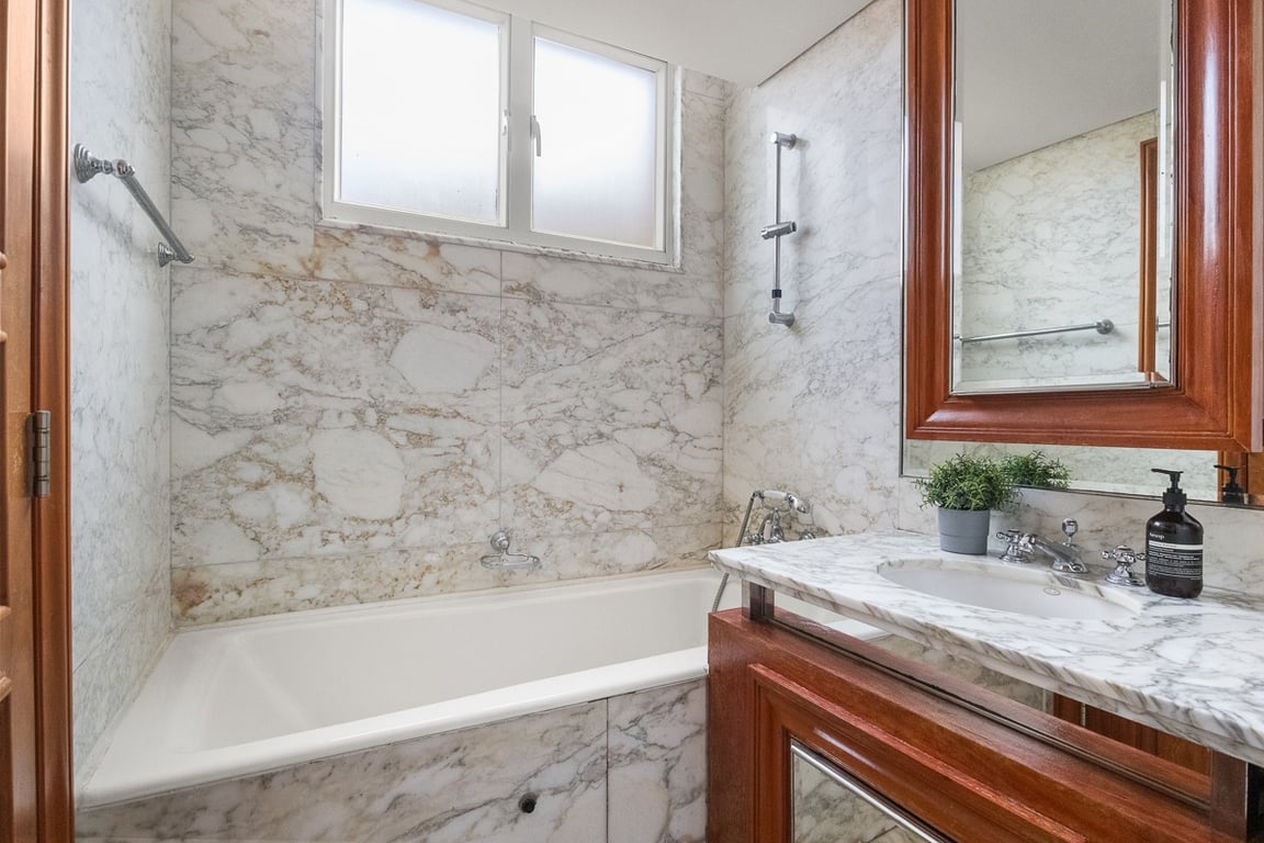 https://img.propertyraptor.com/cdn-cgi/imagedelivery/KD5bF_AFL0JDTbKLWF7z9g/ap8/ap8_001/hornet/prp/img/95af47232d881985d31441f2e7380209-wtm.jpg/public
