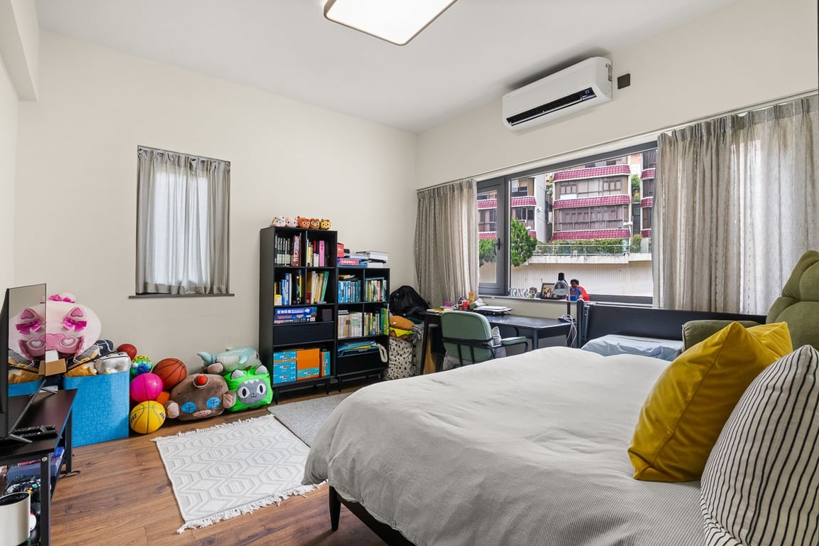 https://img.propertyraptor.com/cdn-cgi/imagedelivery/KD5bF_AFL0JDTbKLWF7z9g/ap8/ap8_001/hornet/prp/img/95cccdede3d55790ccbef7b6f443c0f9-wtm.jpg/public