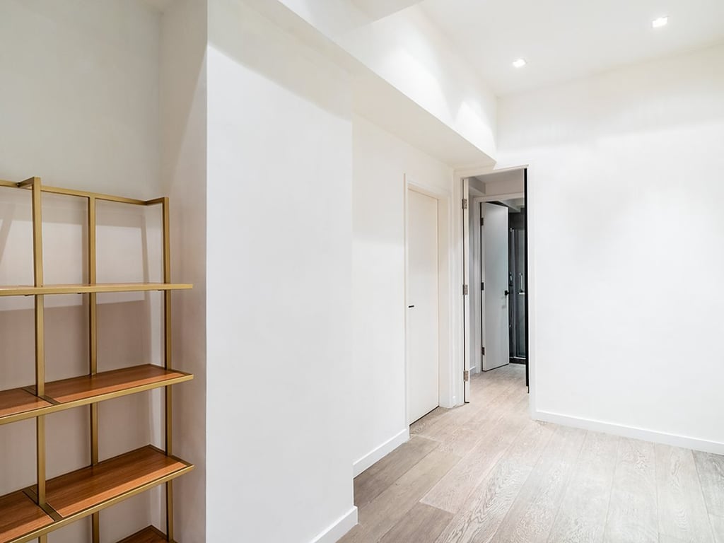 https://img.propertyraptor.com/cdn-cgi/imagedelivery/KD5bF_AFL0JDTbKLWF7z9g/ap8/ap8_001/hornet/prp/img/95dd09f804d7324f391716ce05fb0589.jpg/public