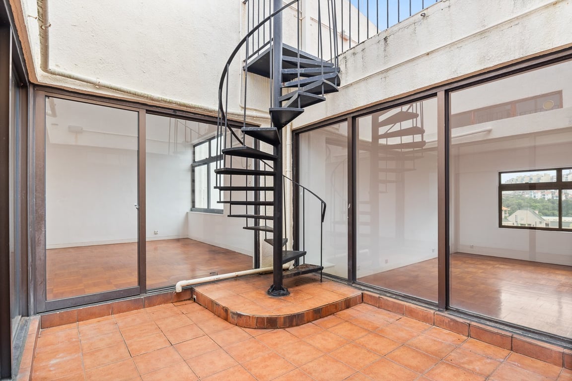 https://img.propertyraptor.com/cdn-cgi/imagedelivery/KD5bF_AFL0JDTbKLWF7z9g/ap8/ap8_001/hornet/prp/img/95edd0e72b36c33ca0f9db75419d95bb-wtm.jpg/public