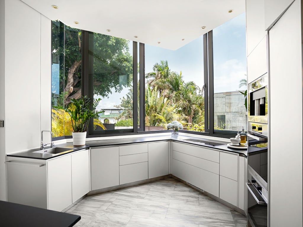https://img.propertyraptor.com/cdn-cgi/imagedelivery/KD5bF_AFL0JDTbKLWF7z9g/ap8/ap8_001/hornet/prp/img/95f047488325cdf7bede5739ba5e7b07.jpg/public
