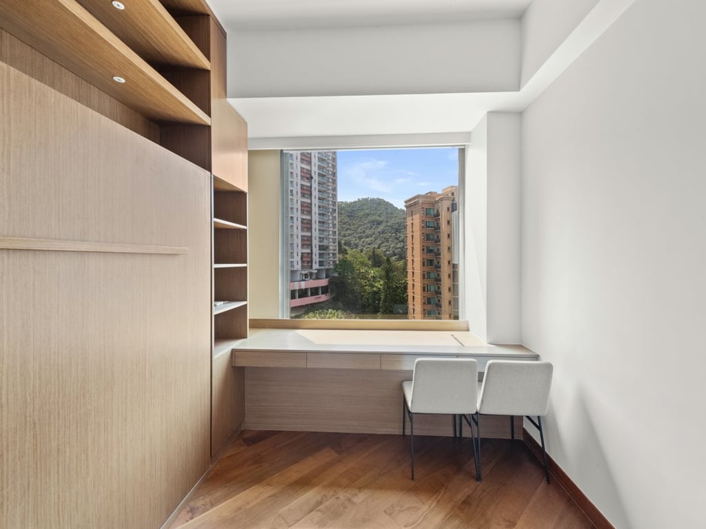 https://img.propertyraptor.com/cdn-cgi/imagedelivery/KD5bF_AFL0JDTbKLWF7z9g/ap8/ap8_001/hornet/prp/img/95f10ce55baef242f87b1ee827b4648d.jpg/public