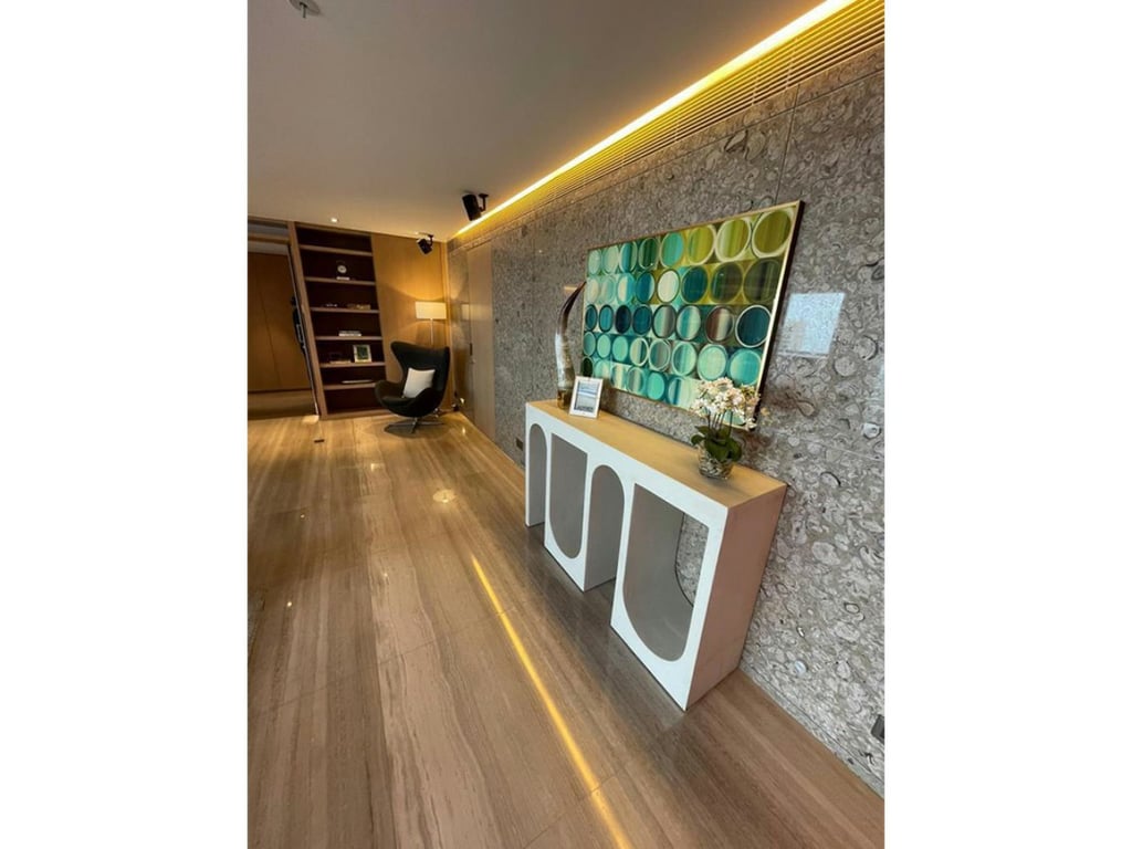 https://img.propertyraptor.com/cdn-cgi/imagedelivery/KD5bF_AFL0JDTbKLWF7z9g/ap8/ap8_001/hornet/prp/img/95f87a60a69333ef9e55213a72bf44df.jpg/public
