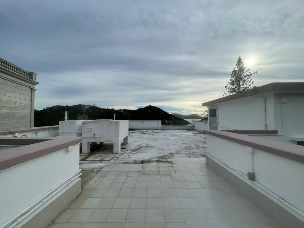 https://img.propertyraptor.com/cdn-cgi/imagedelivery/KD5bF_AFL0JDTbKLWF7z9g/ap8/ap8_001/hornet/prp/img/95f979a5f7f96791efdf6da737141e47.jpg/public