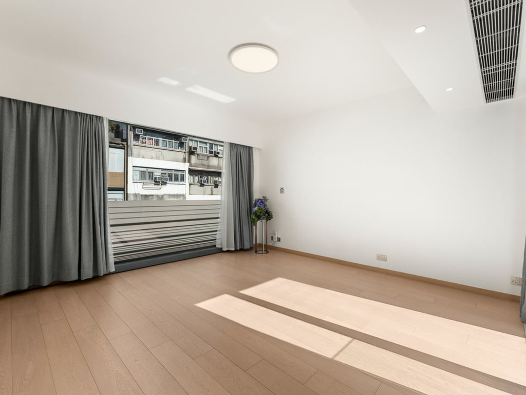 https://img.propertyraptor.com/cdn-cgi/imagedelivery/KD5bF_AFL0JDTbKLWF7z9g/ap8/ap8_001/hornet/prp/img/961406f8d0e49eac588057f1a8fab8e4-wtm.jpg/public