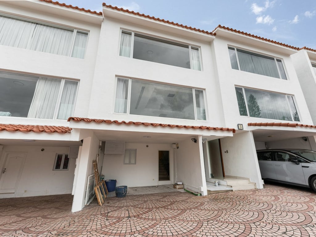 https://img.propertyraptor.com/cdn-cgi/imagedelivery/KD5bF_AFL0JDTbKLWF7z9g/ap8/ap8_001/hornet/prp/img/964c61940f93e50ed3092c4e9477c724-wtm.jpg/public