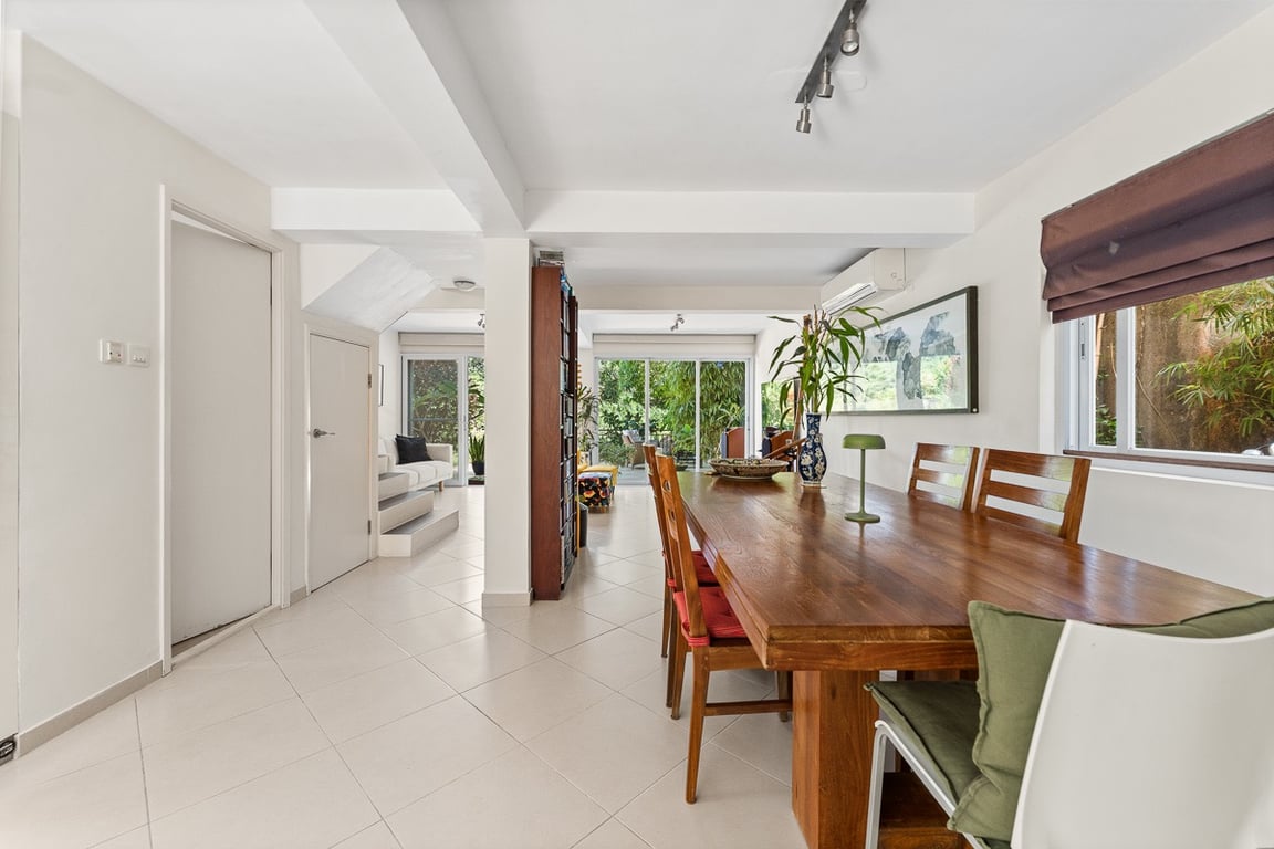 https://img.propertyraptor.com/cdn-cgi/imagedelivery/KD5bF_AFL0JDTbKLWF7z9g/ap8/ap8_001/hornet/prp/img/9650d61c7aeeca1094f8041e02a6ea21-wtm.jpg/public