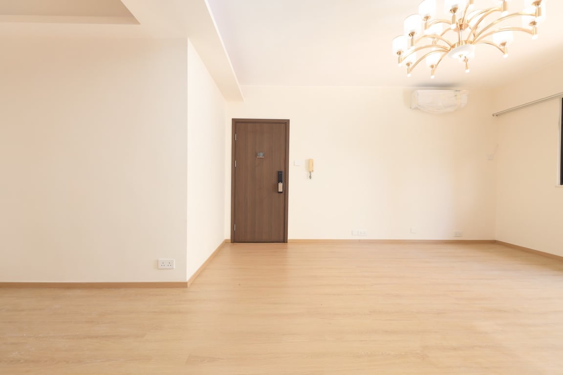 https://img.propertyraptor.com/cdn-cgi/imagedelivery/KD5bF_AFL0JDTbKLWF7z9g/ap8/ap8_001/hornet/prp/img/9698dd01f5994fe518da5024935de448-wtm.jpg/public