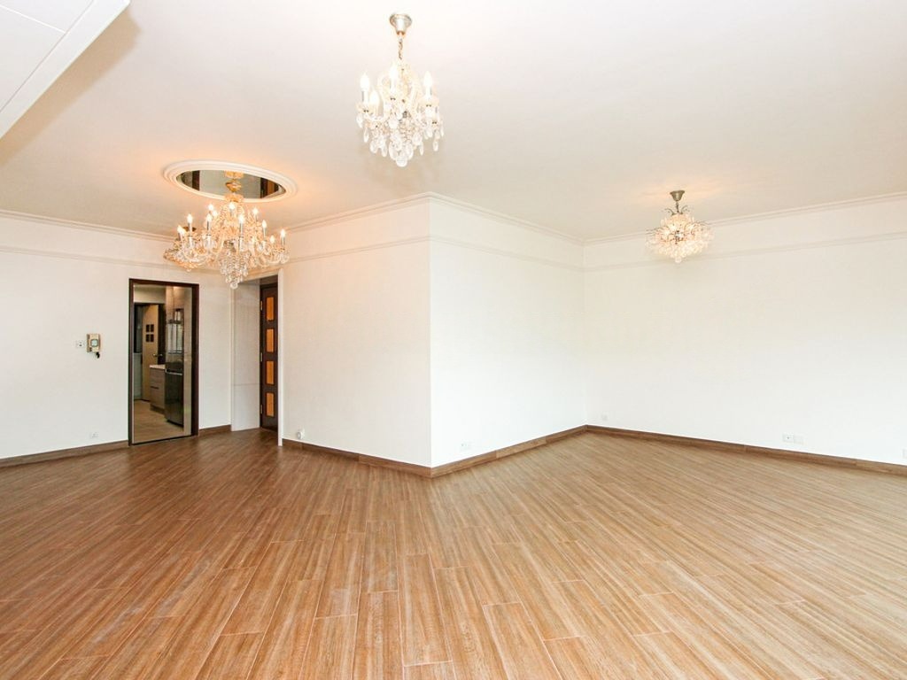 Dynasty Court