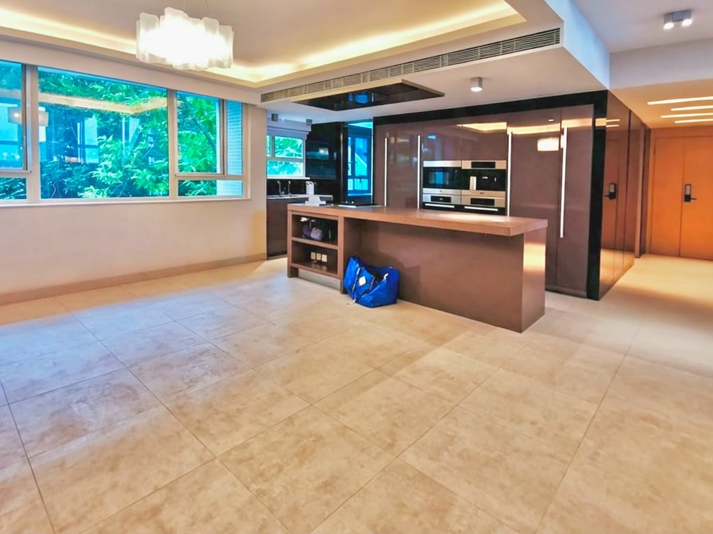 https://img.propertyraptor.com/cdn-cgi/imagedelivery/KD5bF_AFL0JDTbKLWF7z9g/ap8/ap8_001/hornet/prp/img/96bd713109370e2d001ee920ea35fa30-wtm.jpg/public
